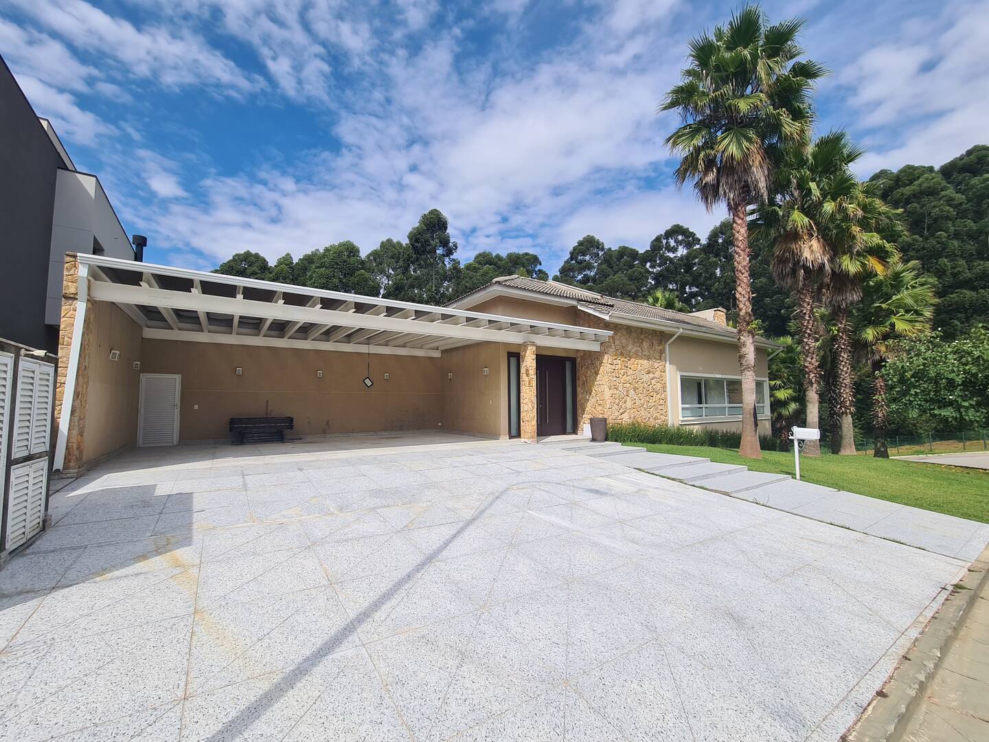 Casa de Condomínio à venda e aluguel com 5 quartos, 1000m² - Foto 1