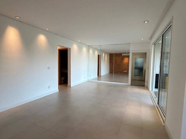 Apartamento para Venda em Santana de Parnaíba - 4