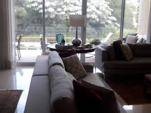 #1944 - Casa em condomínio para Venda em Santana de Parnaíba - SP