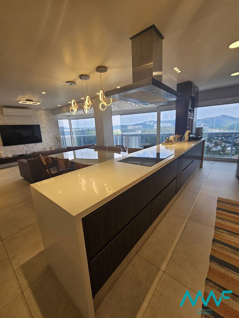 Apartamento, 3 quartos, 214 m² - Foto 1