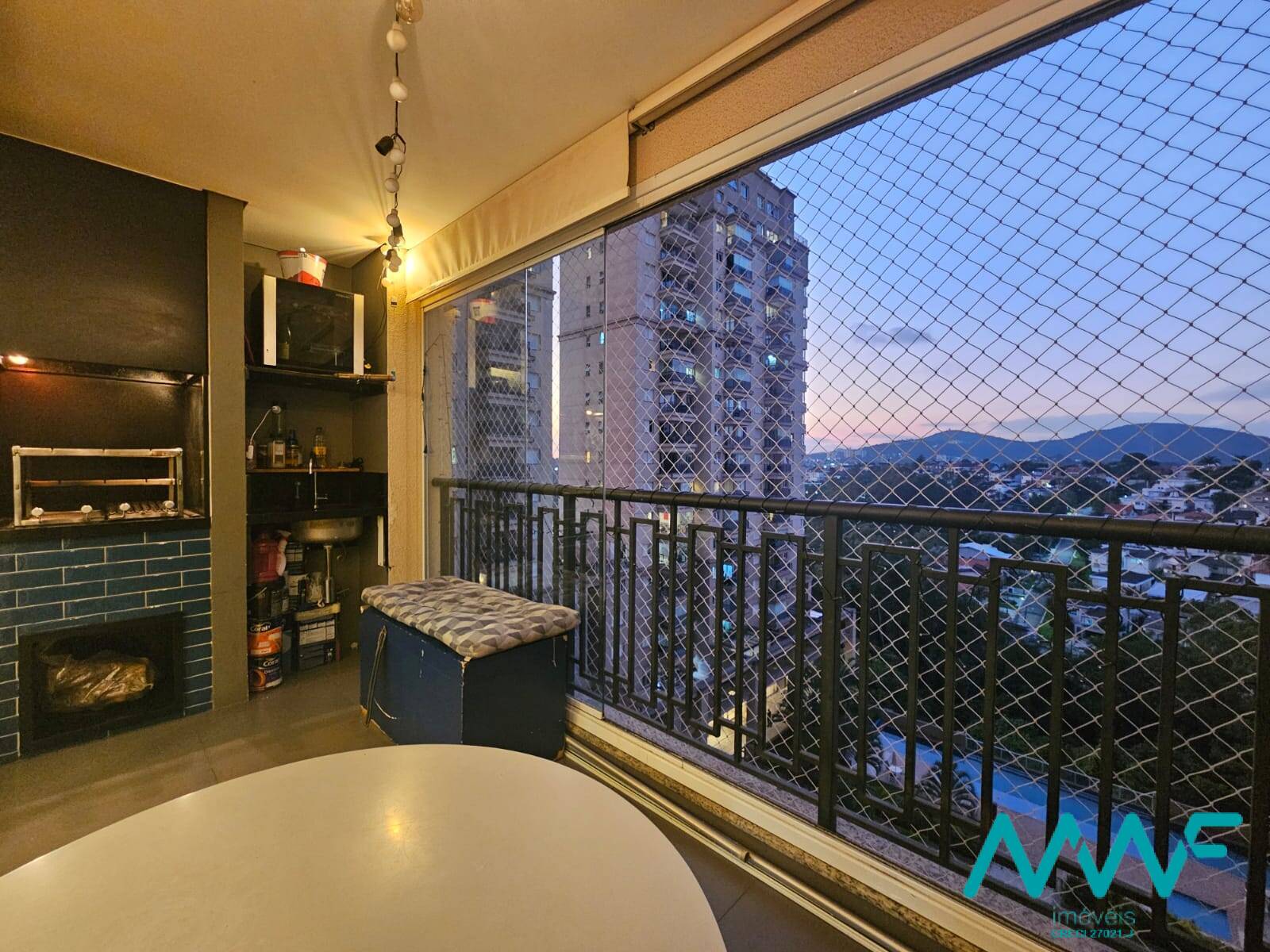 Apartamento à venda com 3 quartos, 107m² - Foto 1