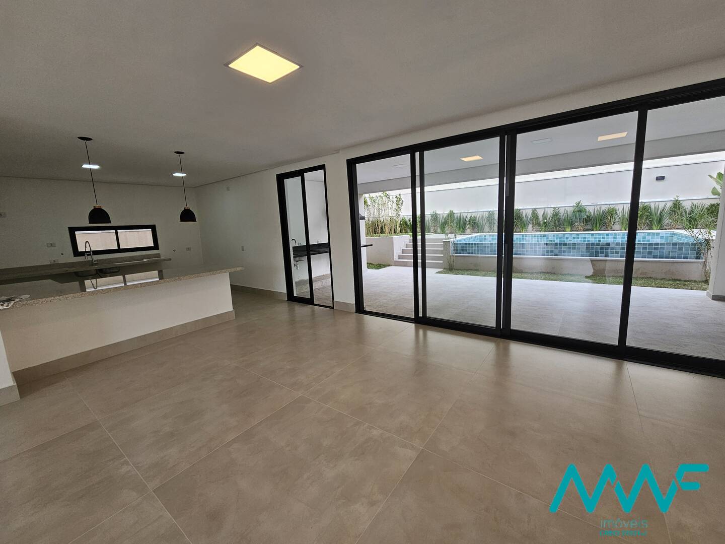 Casa de Condomínio à venda com 4 quartos, 385m² - Foto 2