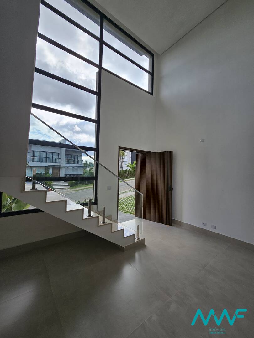 Casa de Condomínio à venda com 4 quartos, 385m² - Foto 3