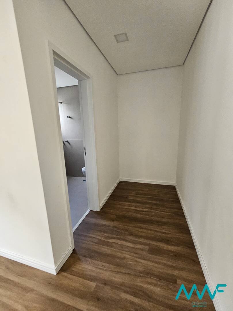 Casa de Condomínio à venda com 4 quartos, 385m² - Foto 32