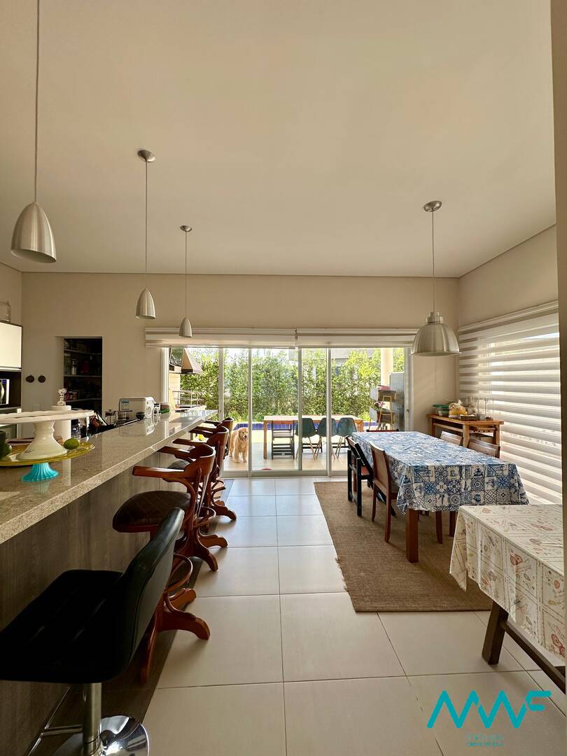 Casa de Condomínio à venda com 4 quartos, 330m² - Foto 7