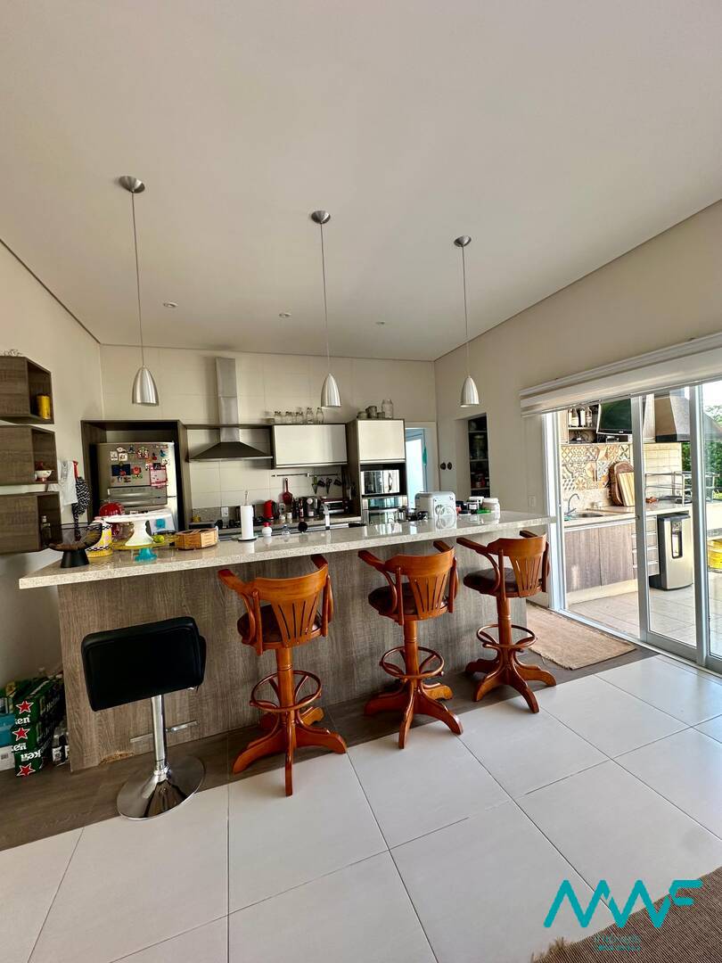 Casa de Condomínio à venda com 4 quartos, 330m² - Foto 8