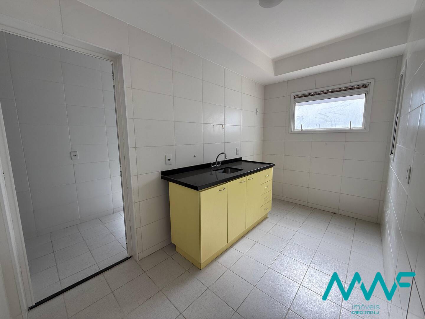 Apartamento à venda com 2 quartos, 107m² - Foto 2