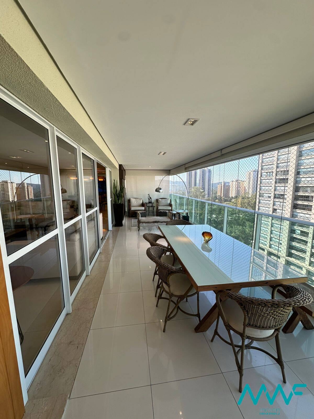 Apartamento, 3 quartos, 212 m² - Foto 1