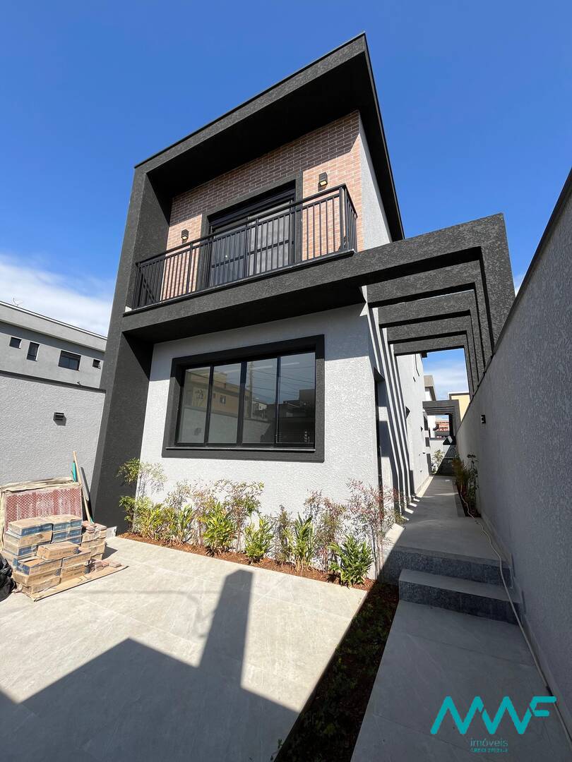 Casa à venda com 3 quartos, 135m² - Foto 1