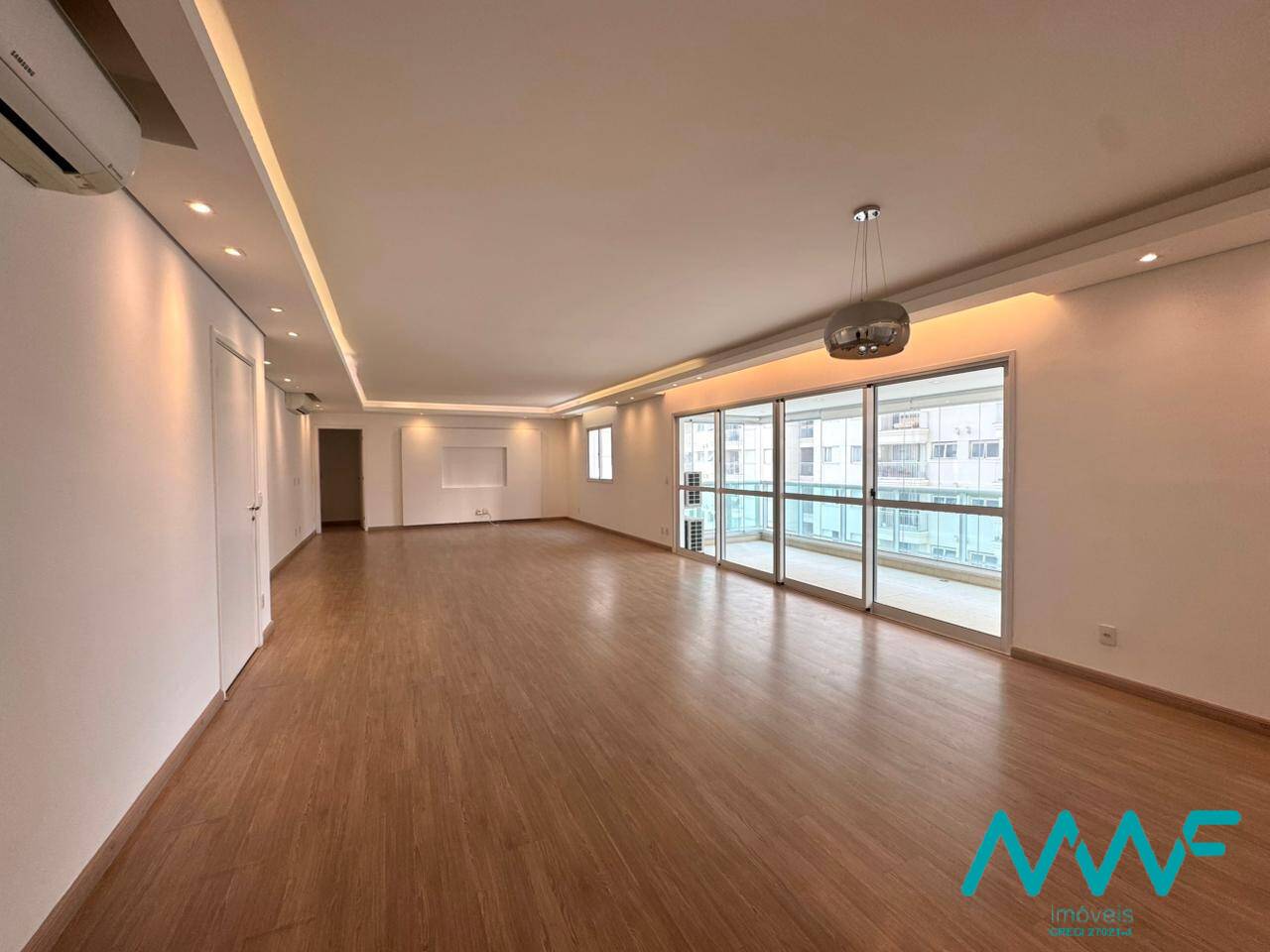 Apartamento, 3 quartos, 245 m² - Foto 1